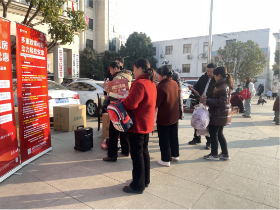 中荊置業(yè)前往團(tuán)林鎮(zhèn)開展“安居工程”政策宣講及中荊學(xué)府項目宣傳活動252.png